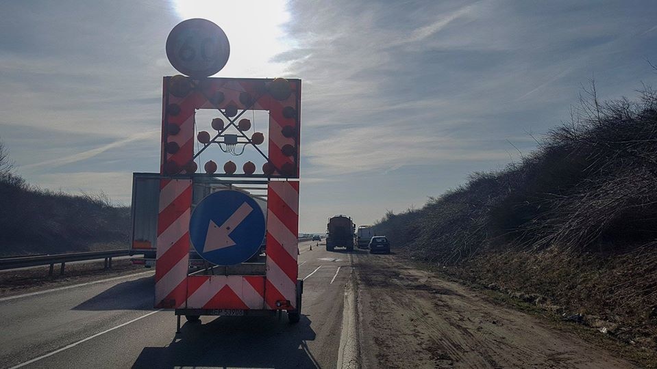 Uwaga! Zatrzymania ruchu na autostradzie A1. Zaawansowane prace przy budowie wiaduktu - Zdjęcie główne