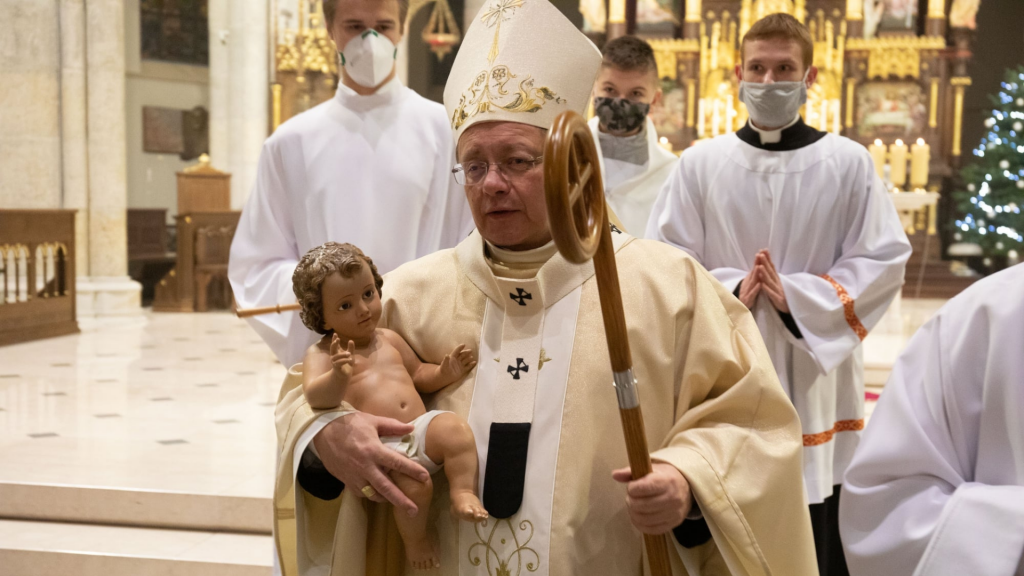 Abp Ryś podczas Pasterki: „Ewangelia nie pozwala nam odkładać spotkania z Bogiem na jutro!” [WIDEO] - Zdjęcie główne