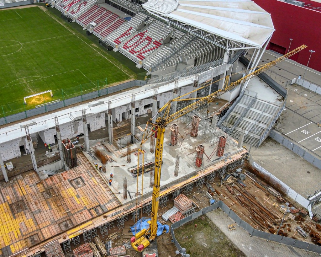 Stadion ŁKS-u Łódź ma być jednym z najładniejszych obiektów w Polsce. Koniec rozbudowy łódzkiego obiektu ma nastąpić już w tym roku! (fot. lodz.pl)