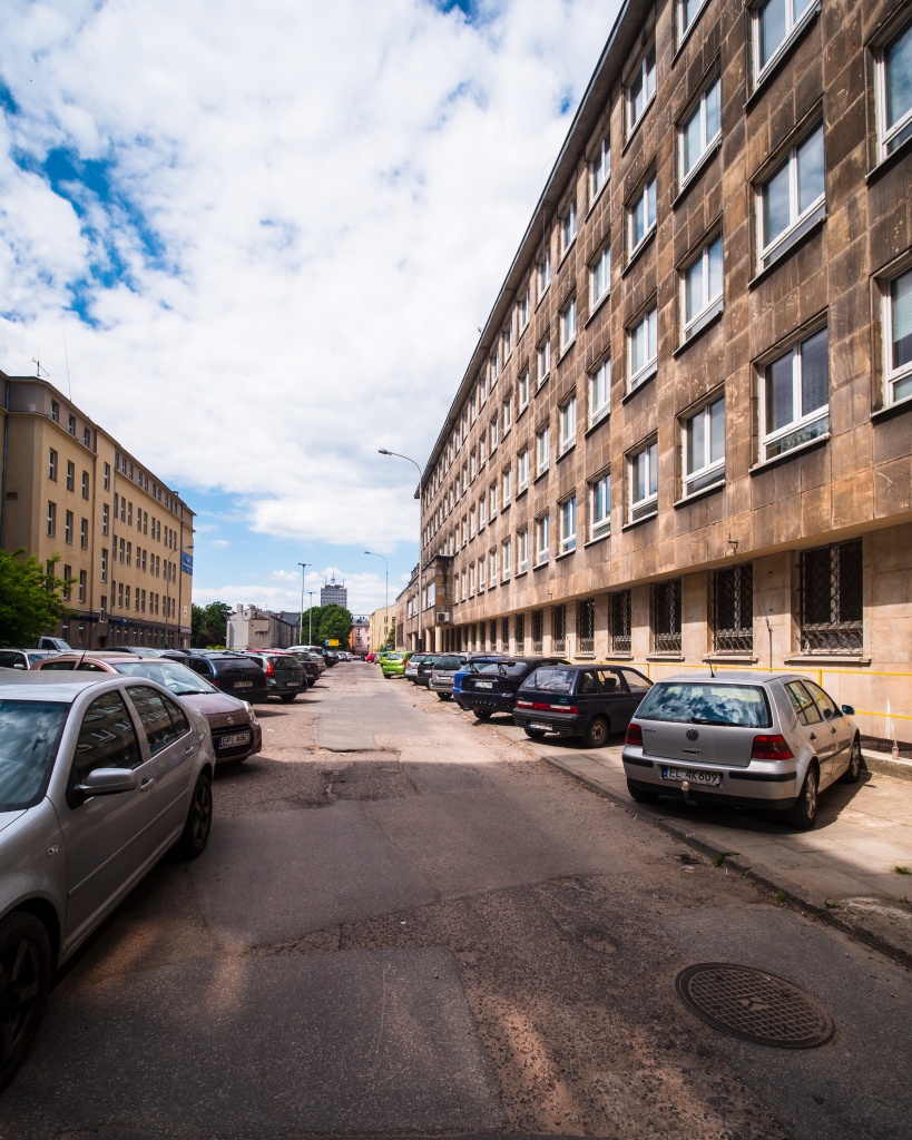 Parking Łódź. Z centrum Łodzi znikną kolejne miejsca parkingowe. Zamiast nich - zielony pasaż i nowa droga (fot. www.lodz.pl)