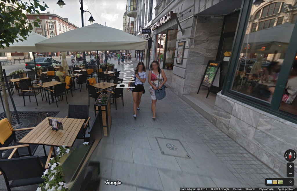 Wakacje na Piotrkowskiej w Łodzi przed pandemią! Kto odnajdzie się na zdjęciach w Google Street View? (fot. Google Street View)