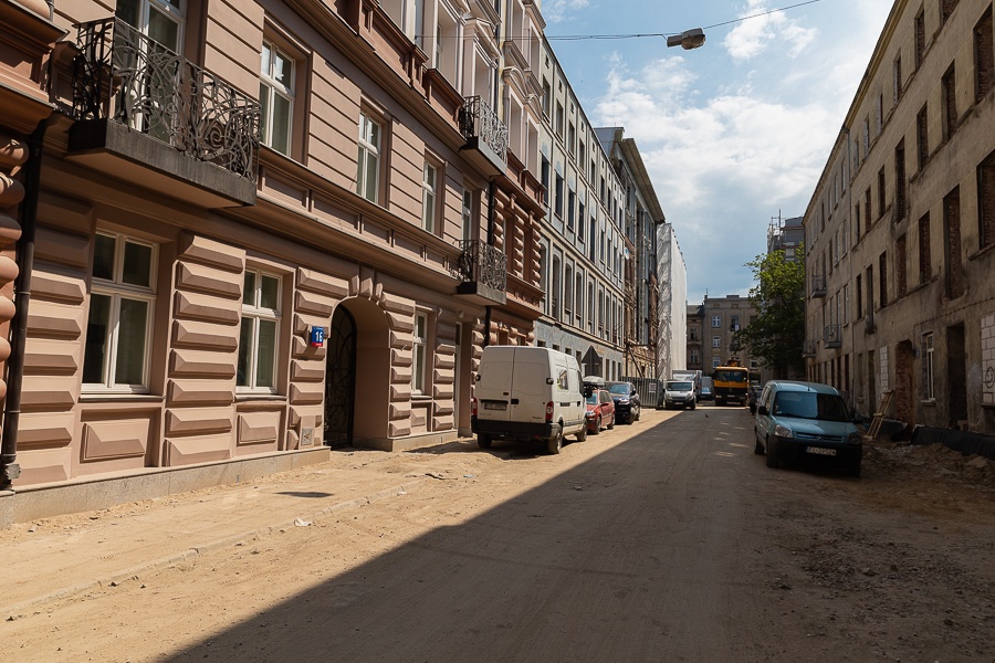 Włókiennicza Łódź. Połowa prac remontowych na zabytkowej ulicy została już wykonana (fot. Michał Pietrzak - redakcja TuŁódź) |wiadomości łódzkie | Łódź | TuŁódź