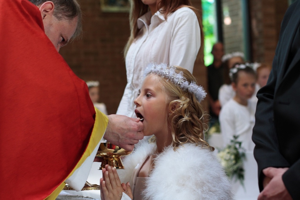 Religia w łódzkich szkołach. Przygoda dzieci z katechezą najczęściej kończy się po podstawówce - Zdjęcie główne