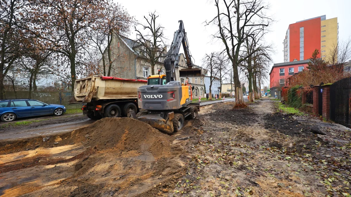 Trwają prace na ulicy Nowej w Łodzi. Rozebrano już jezdnię i chodnik – co dalej? [ZDJĘCIA] - Zdjęcie główne