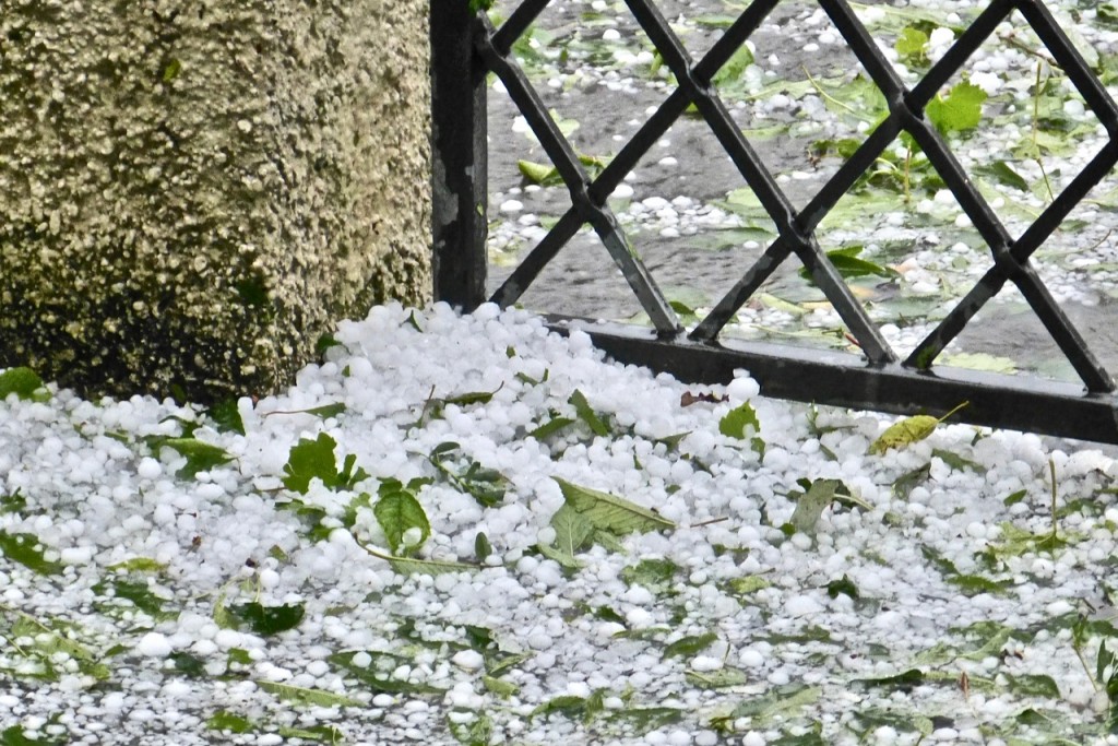 Burze i grad! Ostrzeżenie meteorologiczne  - Zdjęcie główne