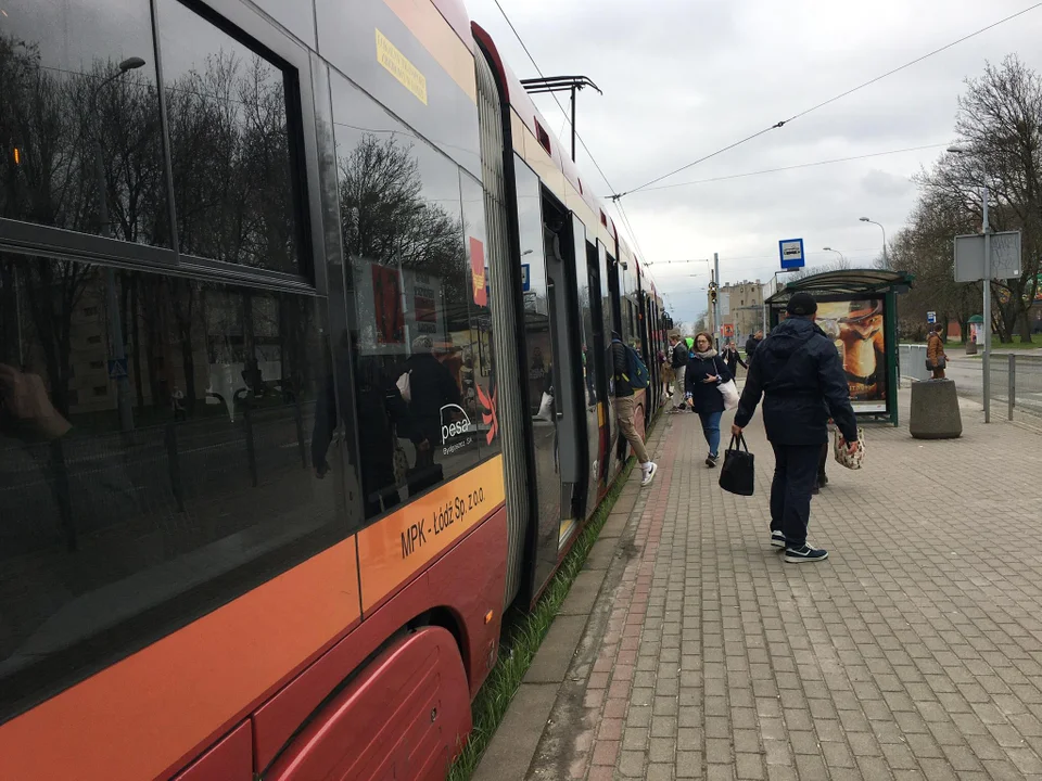 Komunikacyjny paraliż w kulturalnej ekstazie. Po co jechać do wesołego miasteczka? Można do Łodzi [komentarz] - Zdjęcie główne