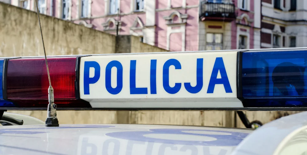 Skacząc z pomostu chciała odebrać sobie życie. Policjant z Opoczna zareagował natychmiast - Zdjęcie główne