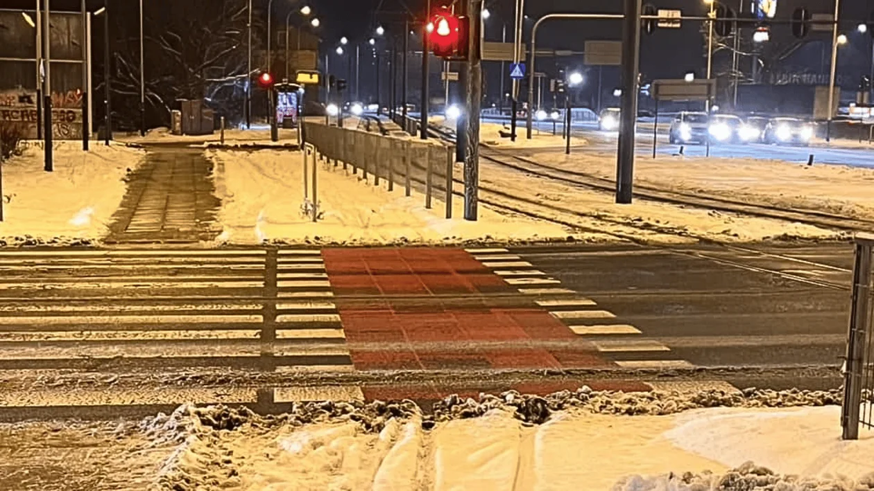 Problemy z przejazdem po drodze dla rowerów w całej Łodzi. Rowerzyści pytają: „Czy władze Łodzi traktują wszystkich mieszkańców w równy sposób?” - Zdjęcie główne