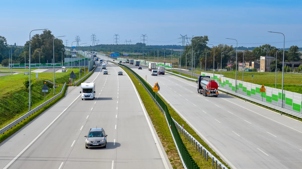 Dobra wiadomość dla kierowców! Na autostradzie A2 będzie trzeci pas. Minister informuje o szczegółach - Zdjęcie główne