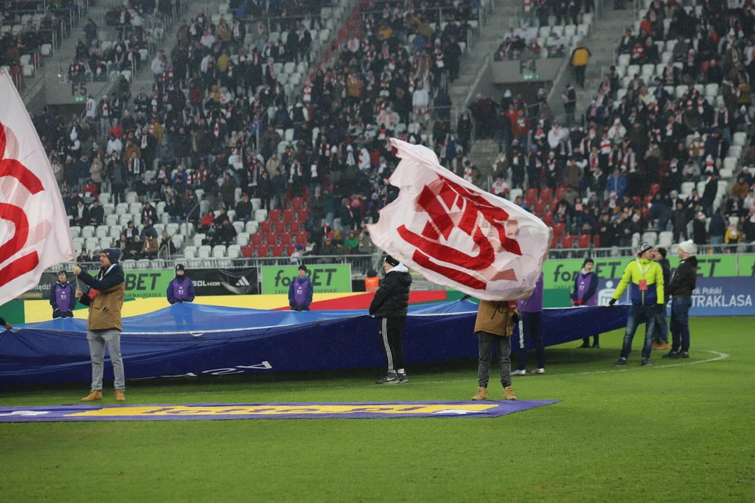 Piłkarskie starcie ŁKS Łódź vs. Korona Kielce. Piłkarze próbowali z całych sił - Zdjęcie główne