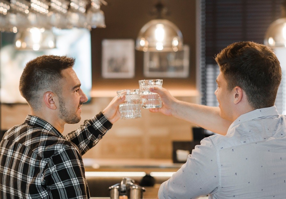 Coraz częściej sięgamy po mocniejszy alkohol. Zauważa to policja i… pracodawcy - Zdjęcie główne