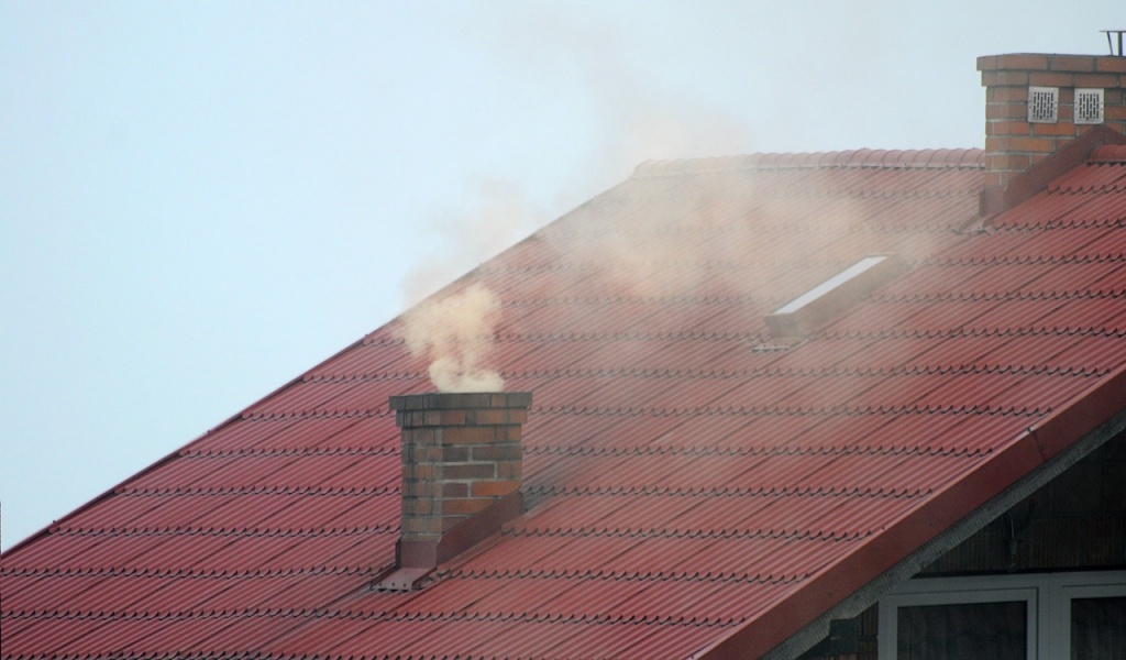 Sezon smogowy w Łodzi otwarty. Znowu będziemy truli się „świeżym” powietrzem  - Zdjęcie główne