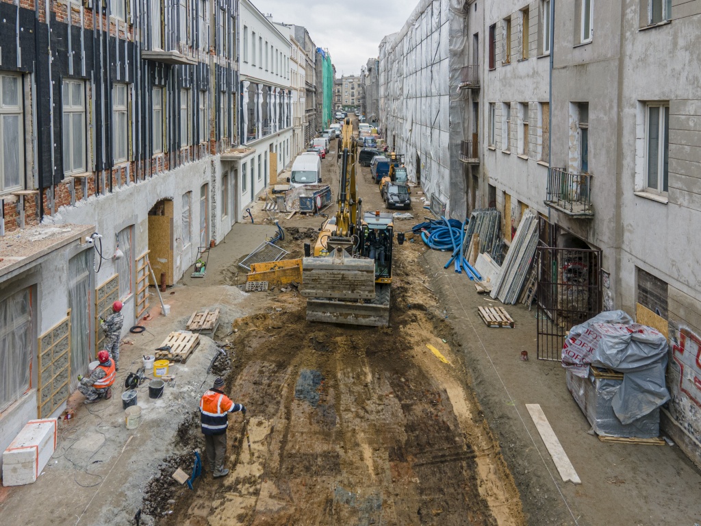 Remont ul. Włókienniczej w Łodzi ruszył kilka miesięcy wcześniej. Uwaga: na ulicy zmieni się organizacja ruchu - Zdjęcie główne