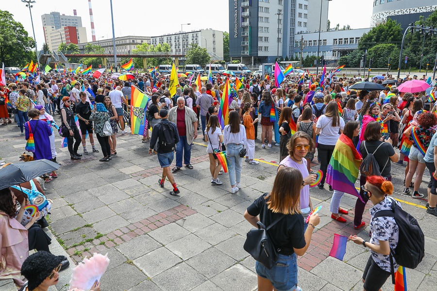 Marsz Równości i Marsz Normalności w Łodzi. Obie manifestacje przeszły ulicami miasta w sobotę, 26 czerwca 2021 (fot. Michał Pietrzak - redakcja TuŁódź) | wiadomości łódzkie | Łódź | TuŁódź