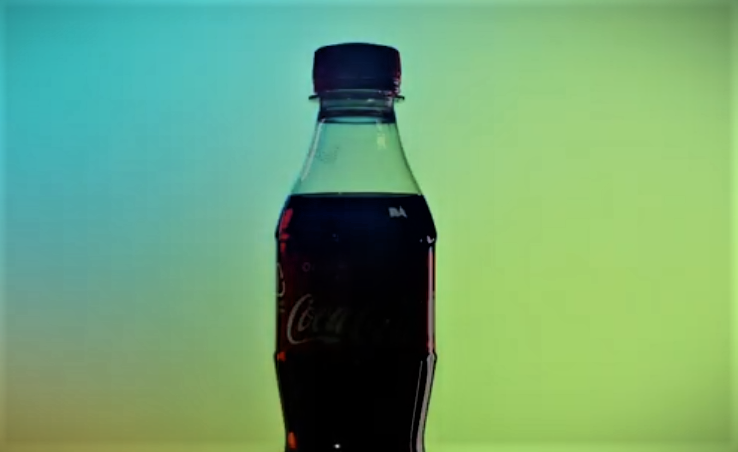 Coca-Cola w butelkach z wyłowionego z wody plastiku [WIDEO] - Zdjęcie główne