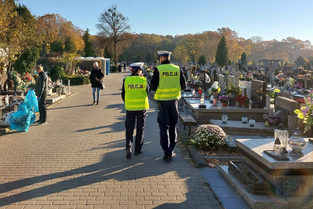 Funkcjonariusze drogówki prowadzą akcję "Znicz"