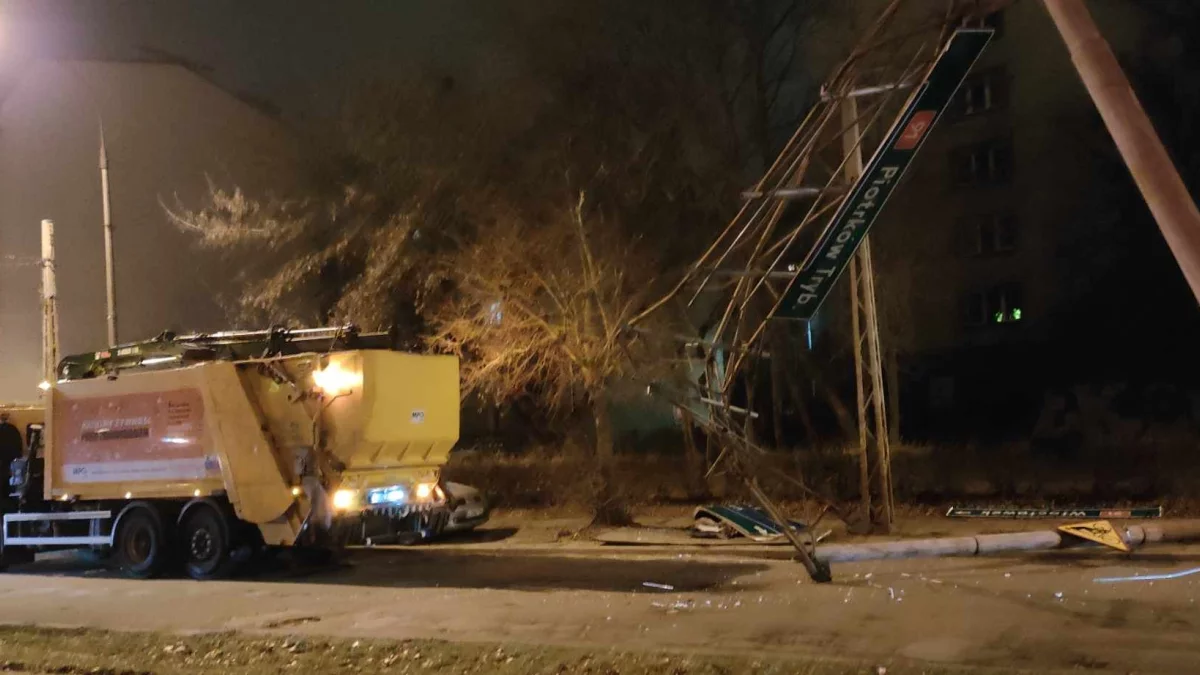 Poważne utrudnienia na Srebrzyńskiej w Łodzi. Wszystko przez... śmieciarkę - Zdjęcie główne