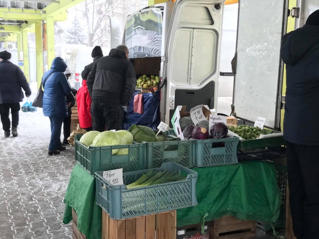 Ile w Łodzi zapłacimy za warzywa i owoce? Jak mają się ceny względem zeszłego roku? (fot. Aga Szynk) |wiadomości łódzkie|Łódź|TuŁódź
