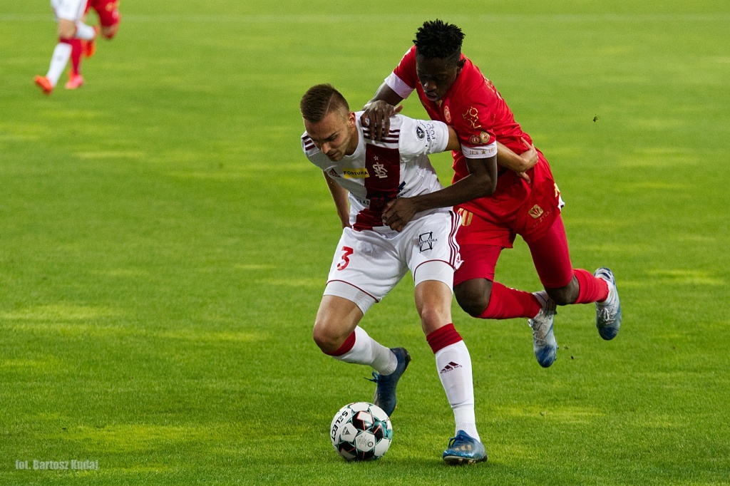 ŁKS Łódź - Widzew Łódź. Piknikowa godzina derbów Łodzi - Zdjęcie główne