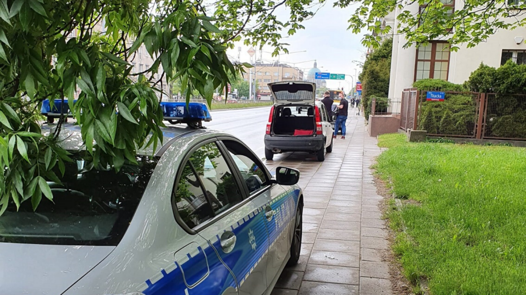 Jechał z pizzą do klienta 111 km/h w centrum Łodzi. Stracił prawo jazdy na kilka miesięcy [FOTO] - Zdjęcie główne