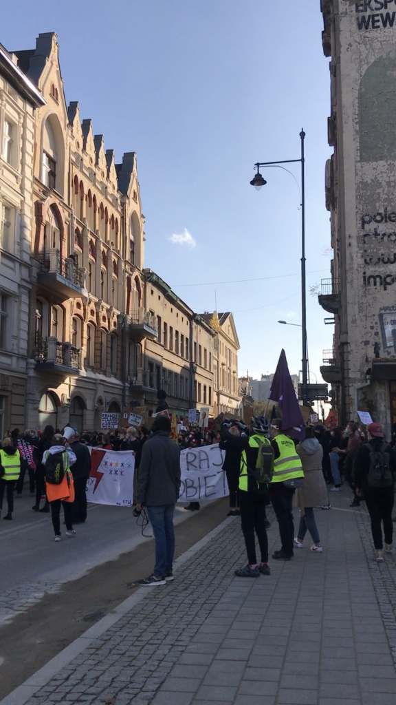 Trwają protesty po wyroku TK. Łódzki oddział Strajku Kobiet organizuje wydarzenie również 1 listopada (fot. Aga Szynk) |wiadomości łódzkie|Łódź|TuŁódź