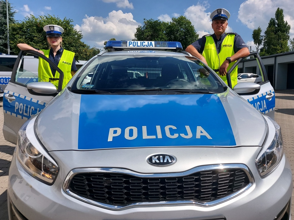 Ze Zgierza do Łodzi na sygnale do porodu. Policjanci eskortowali kobietę, która zaczęła rodzić - Zdjęcie główne