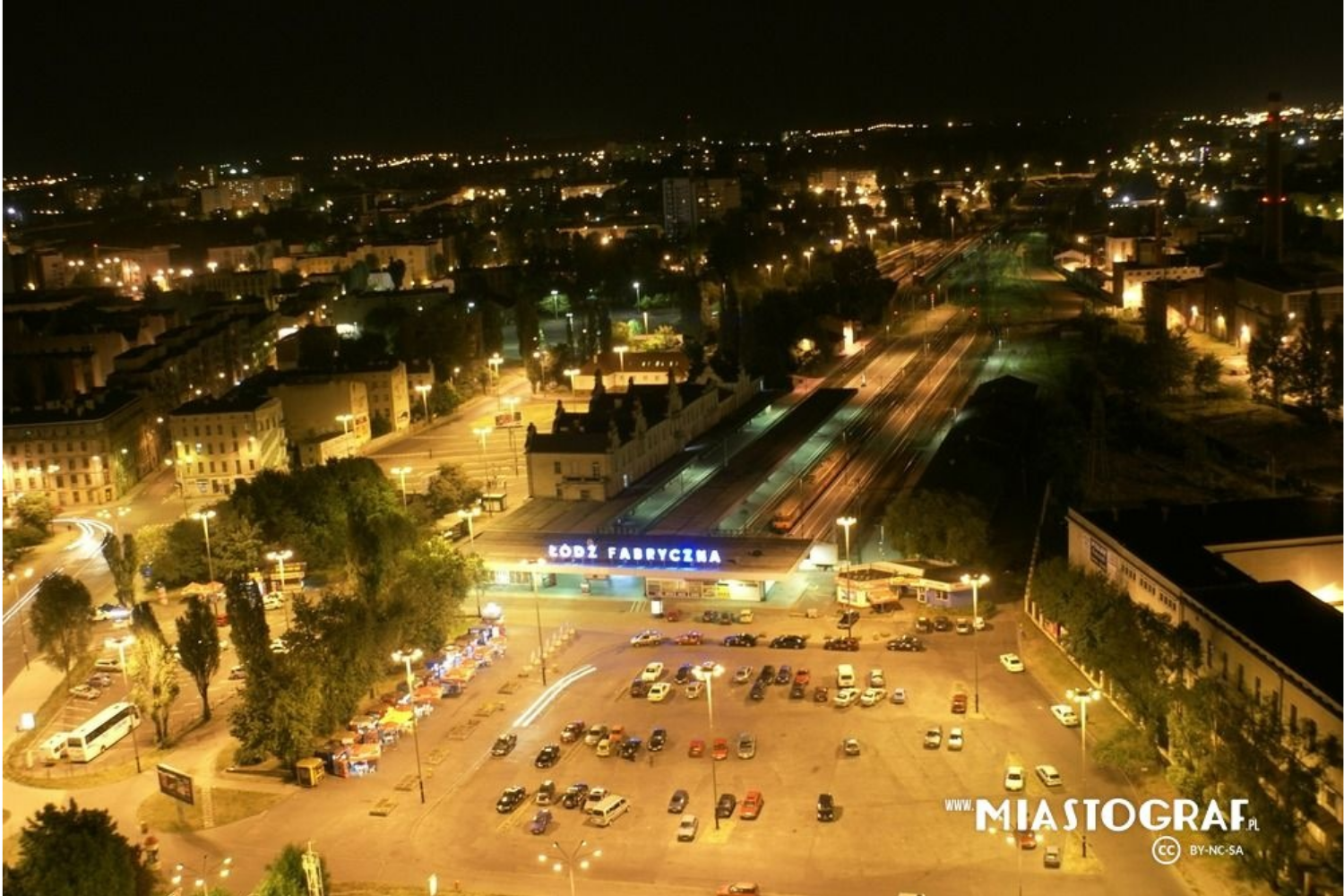 Nocna panorama Łodzi z widokiem na Dworzec Fabryczny, rok 2008