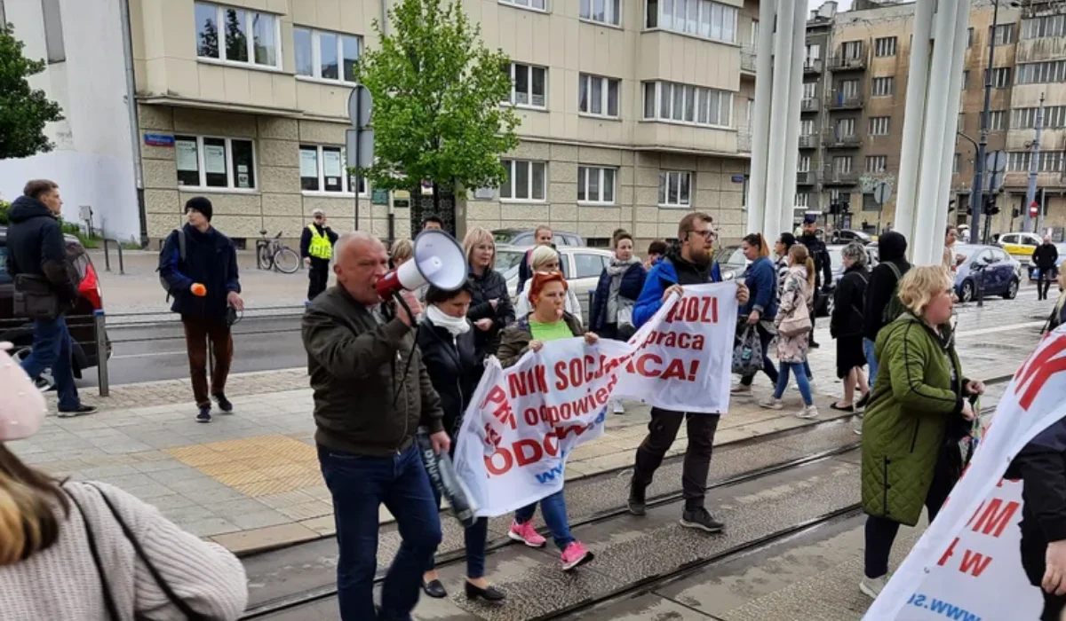 Strajk pracowników MOPS w Stajni Jednorożców. Będą kolejne blokady - Zdjęcie główne