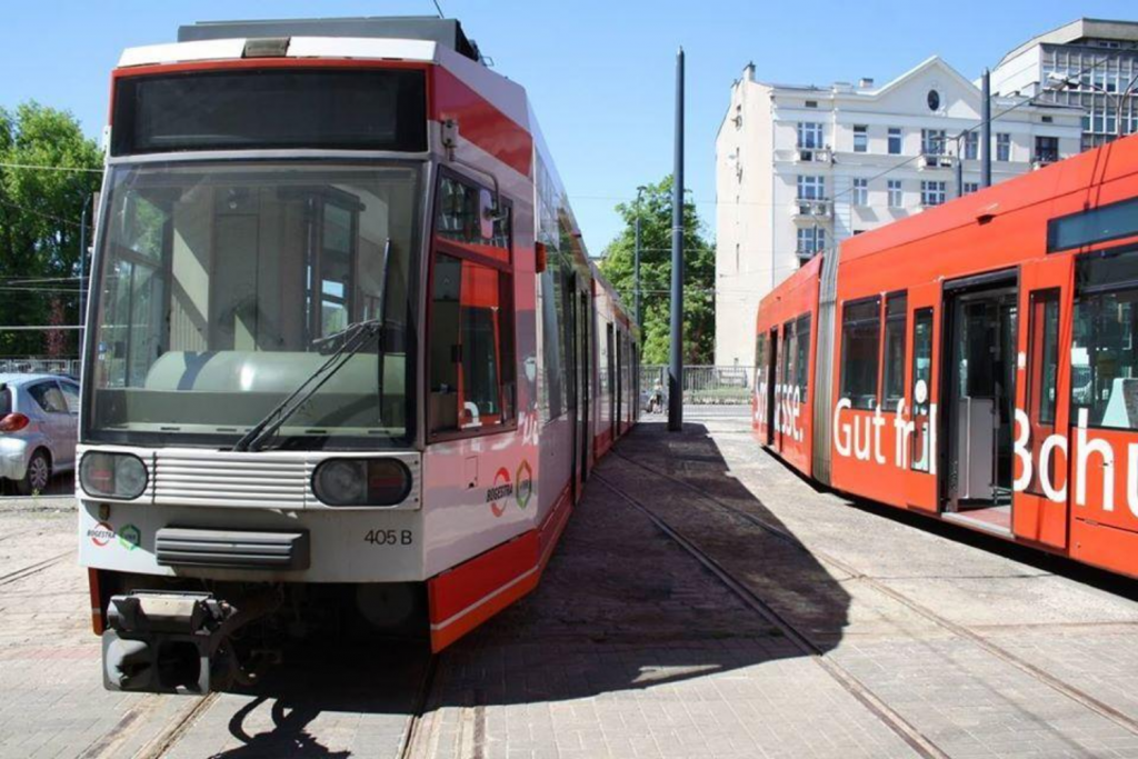 Kolejna dostawa wagonów NF6D do Łodzi – niemal 30-letnie maszyny powiększą łódzką flotę tramwajową - Zdjęcie główne