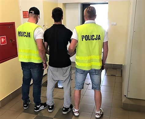 Wracał tam dzień po dniu, szarpał pracowników marketu. Obezwładnił go policjant po służbie - Zdjęcie główne