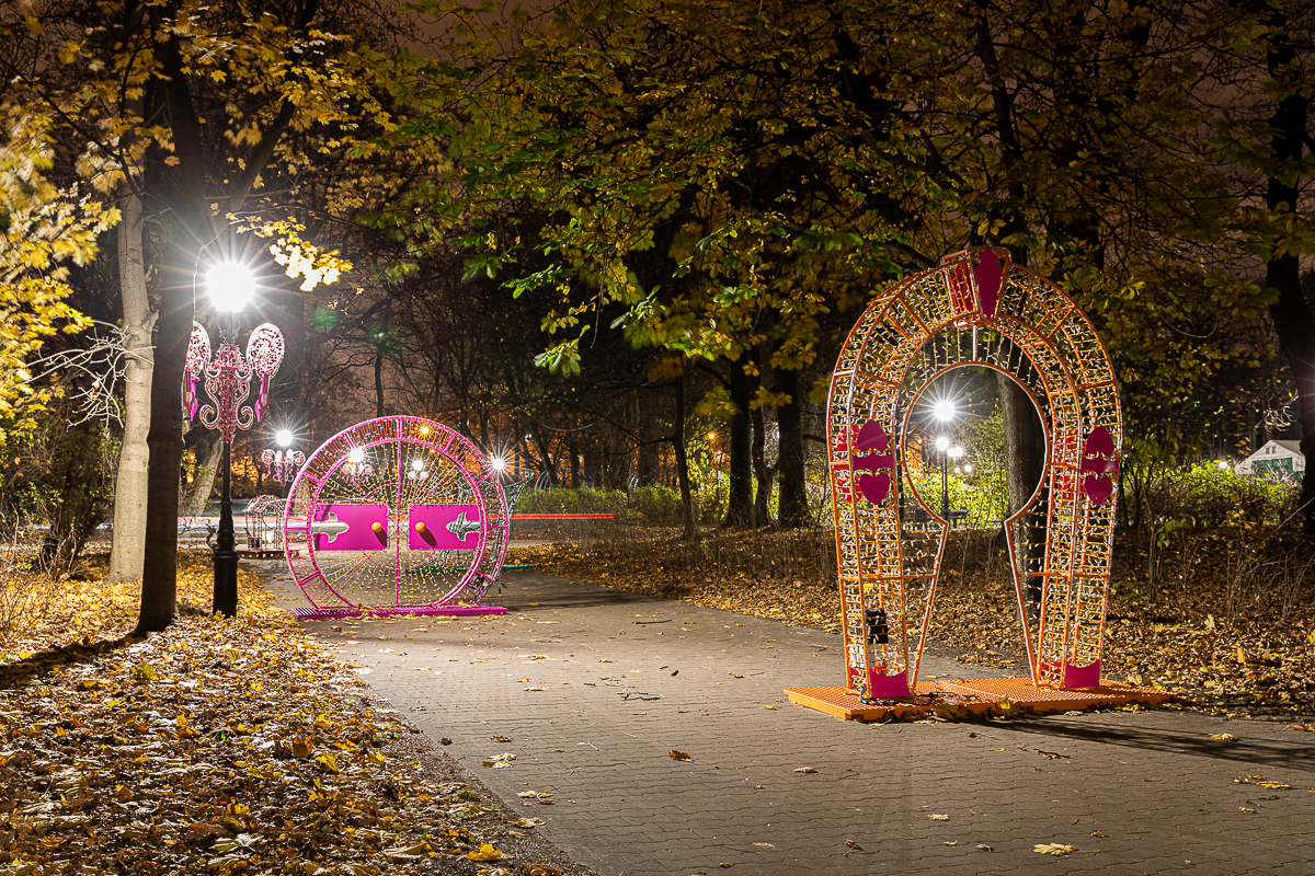 Park Źródliska w Łodzi nocą