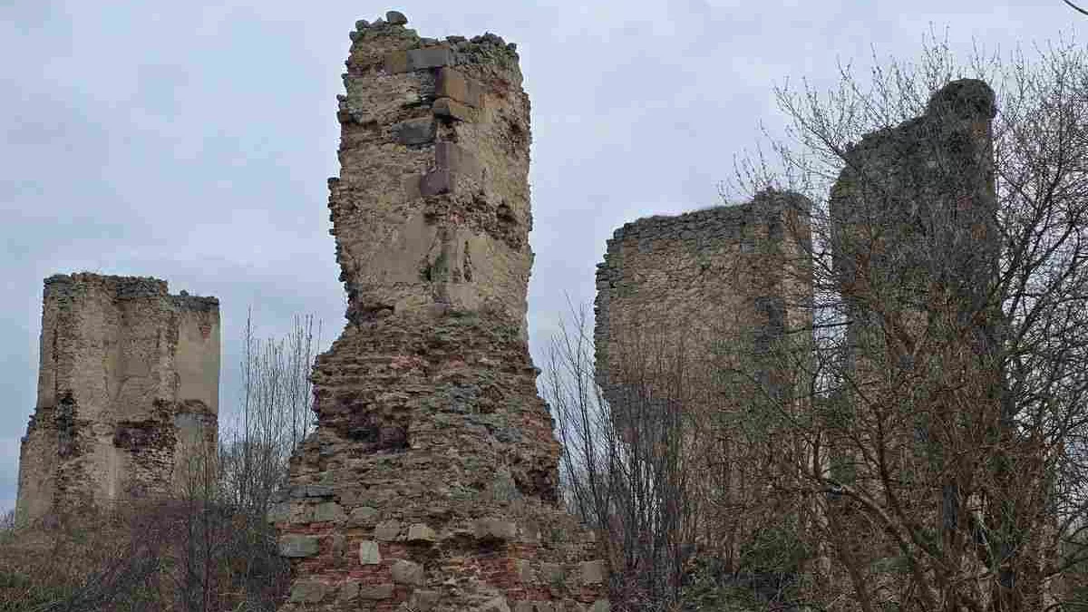 To najstarsza miejscowość w Łódzkiem. I gotowa sceneria do "Władcy Pierścieni" [FOTO]
