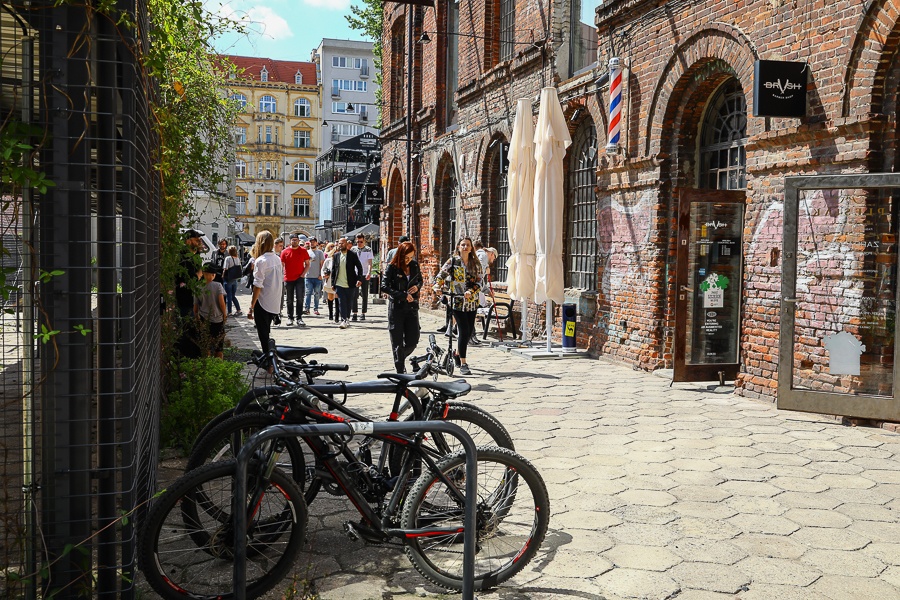 Piotrkowska Łódź. Łodzianie szturmem ruszyli do ogródków na Piotrkowskiej (fot. Michał Pietrzak - TuŁódź.pl)