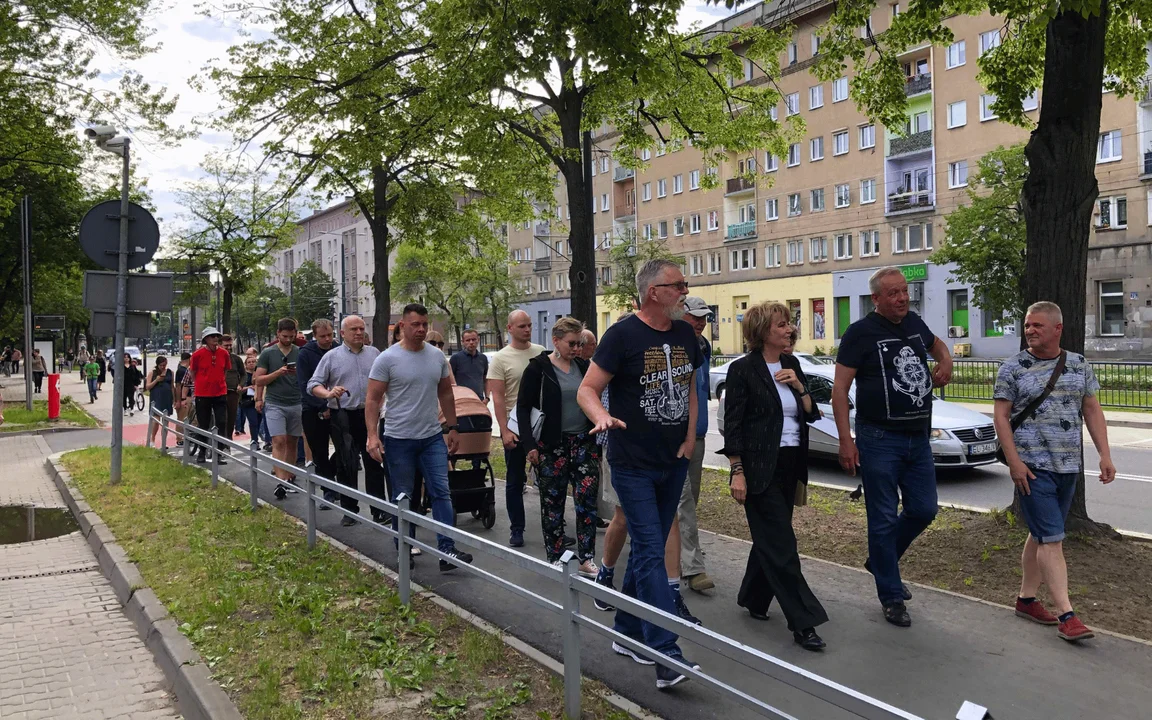 Tłumy na odbiorze społecznym ulicy Wojska Polskiego. Mieszkańców odwiedziła prezydent Łodzi [ZDJĘCIA] - Zdjęcie główne