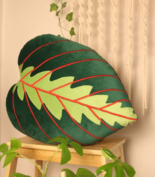Anna Grochocka prowadzi pracownię rękodzielniczą Leaf Pillows. Łodzianka tworzy poduszki z roślinnymi motywami
