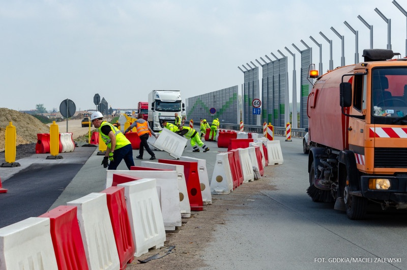 Autostrada A1. Od wtorku, 1 czerwca kierowcy mogą liczyć na skrócenie czasu przejazdu na odcinku między Piotrkowem Trybunalskim a Kamieńskiem (fot. GDDKiA) |wiadomości łódzkie | Łódź | TuŁódź