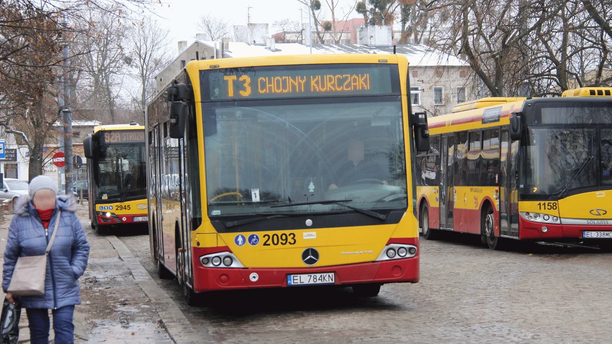 Dwa dni utrudnień dla podróżnych MPK Łódź z Chojen i Kurczaków. Tramwaje zmieniły trasę, a na przystankach pojawiło się spore zmieszanie [ZDJĘCIA] - Zdjęcie główne