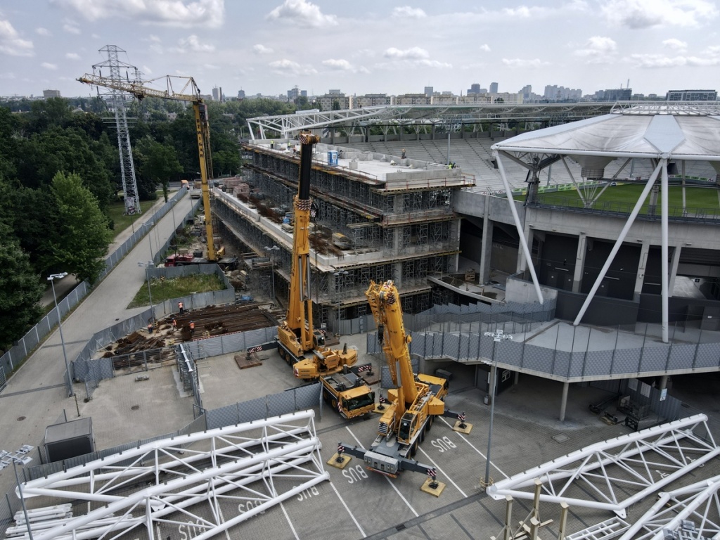 Stadion ŁKS. Do oddania obiektu przy al. Unii 2 w Łodzi pozostał niespełna rok! (fot. www.lodz.pl)