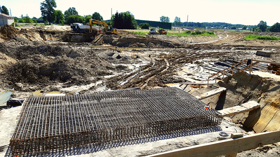 Ewakuacja mieszkańców jednego z domów w Łodzi. Podczas budowy trasy S-14 uszkodzono gazociąg - Zdjęcie główne