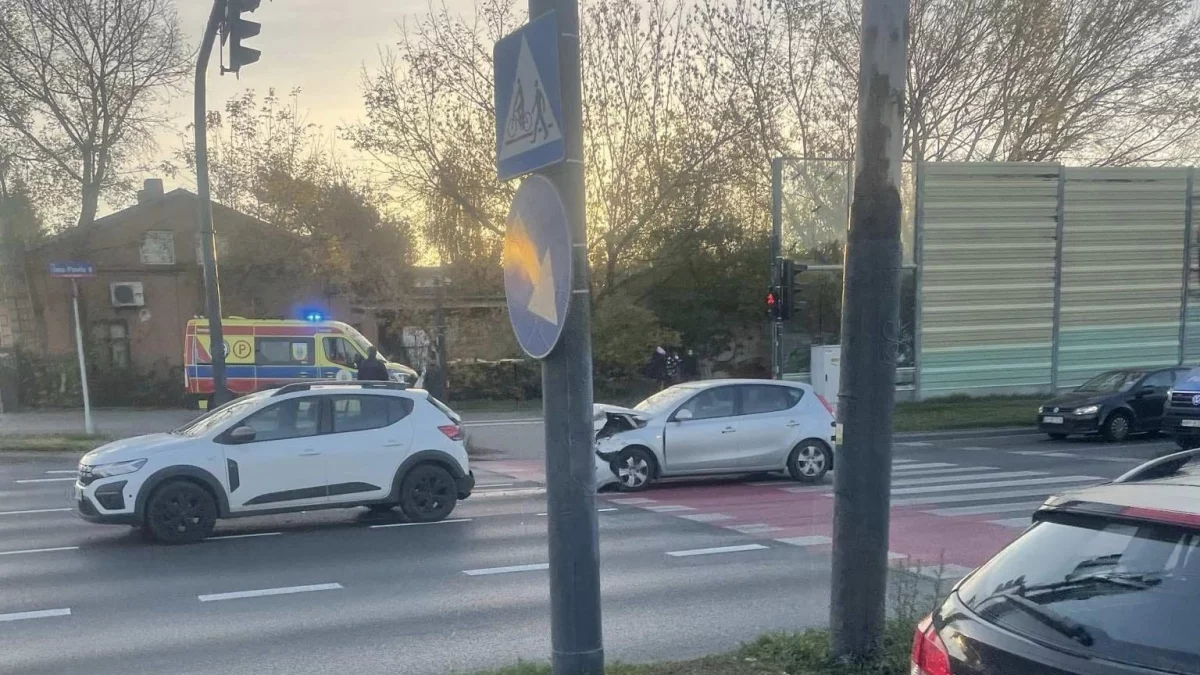 Gigantyczny korek na al. Jana Pawła II w Łodzi. Zablokowany jeden pas - Zdjęcie główne