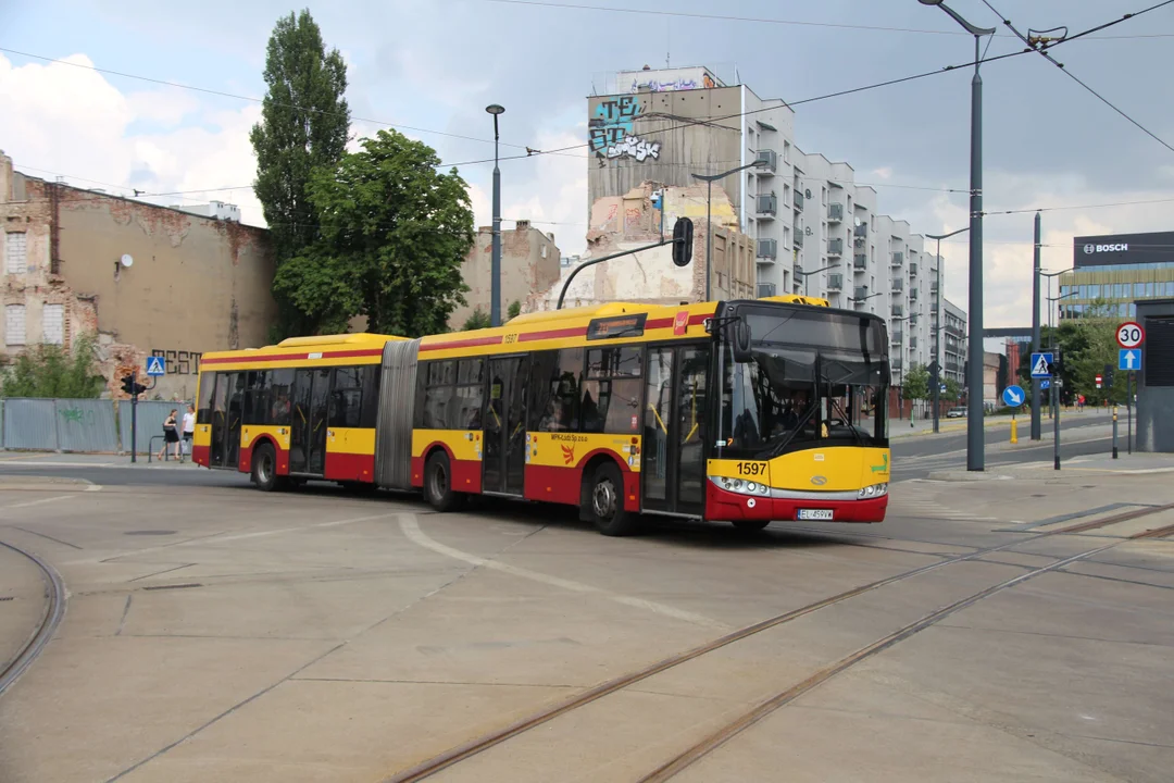 Utrudnienia dla podróżnych MPK Łódź. Wina leży po stronie kierowców - Zdjęcie główne