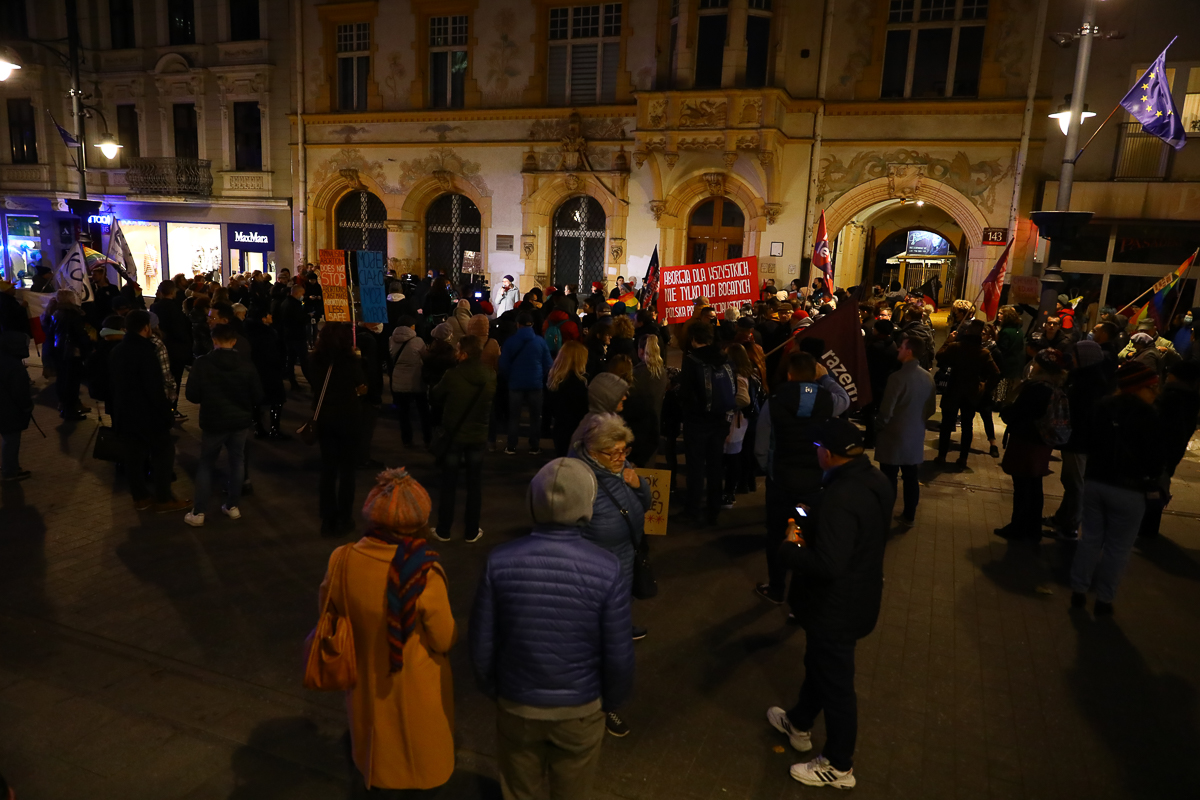 Pikieta pod siedzibą PiS na Piotrkowskiej w Łodzi