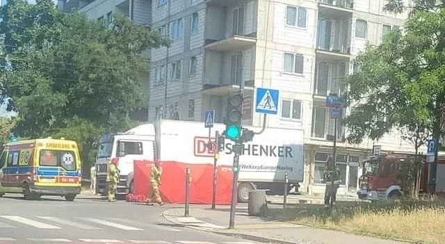 77-latka potrącona na przejściu dla pieszych. Tramwaje kursują objazdem - Zdjęcie główne