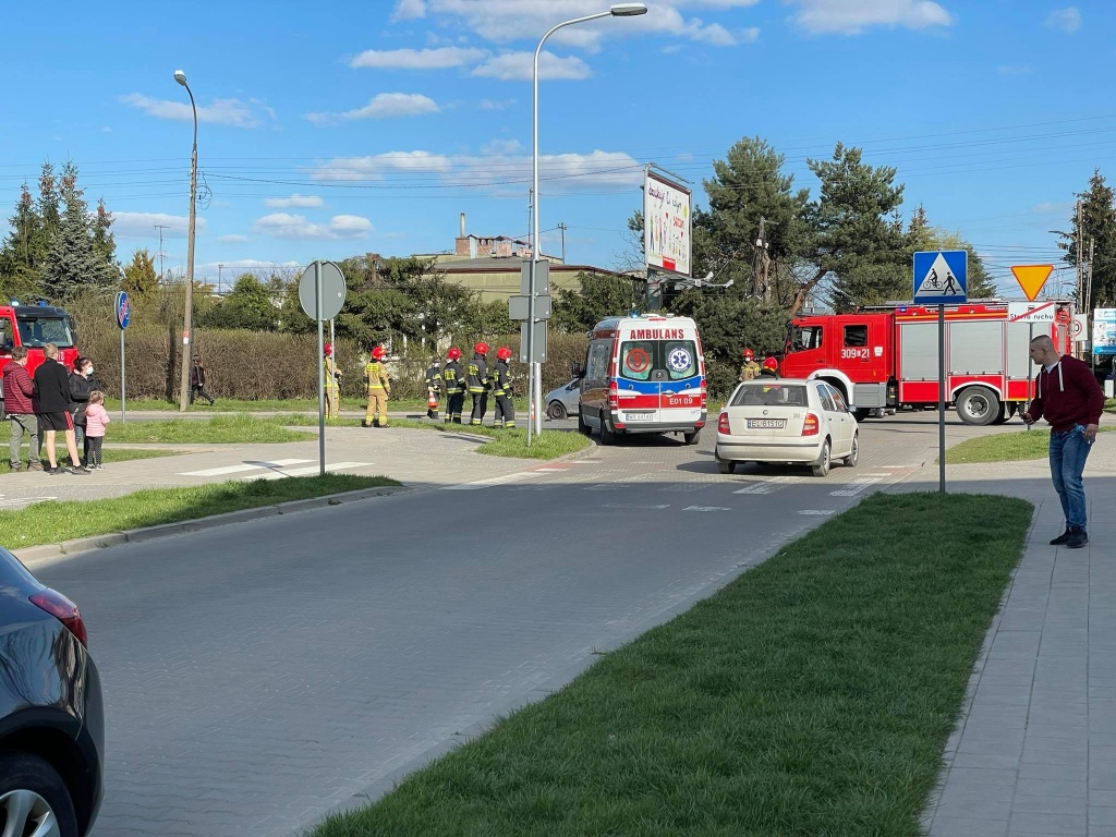 Groźny wypadek na Teofilowie w Łodzi. Potrącony motocyklista trafił do szpitala (fot. Robert Baleja)