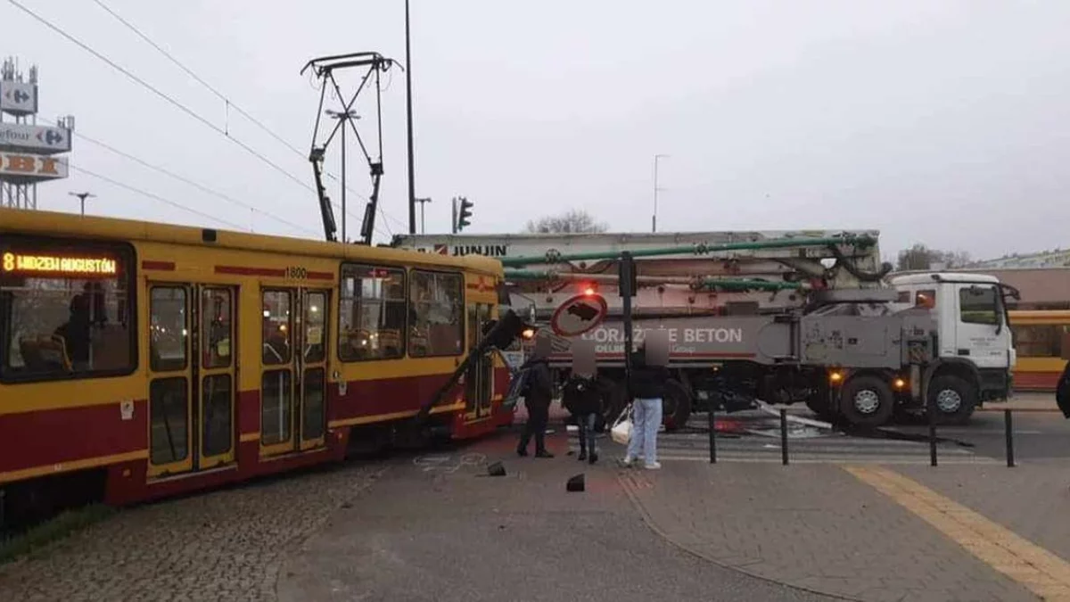 Armagedon na Teofilowie. Zablokowane skrzyżowanie i zatrzymanie tramwajów oraz autobusów [AKTUALIZACJA] - Zdjęcie główne