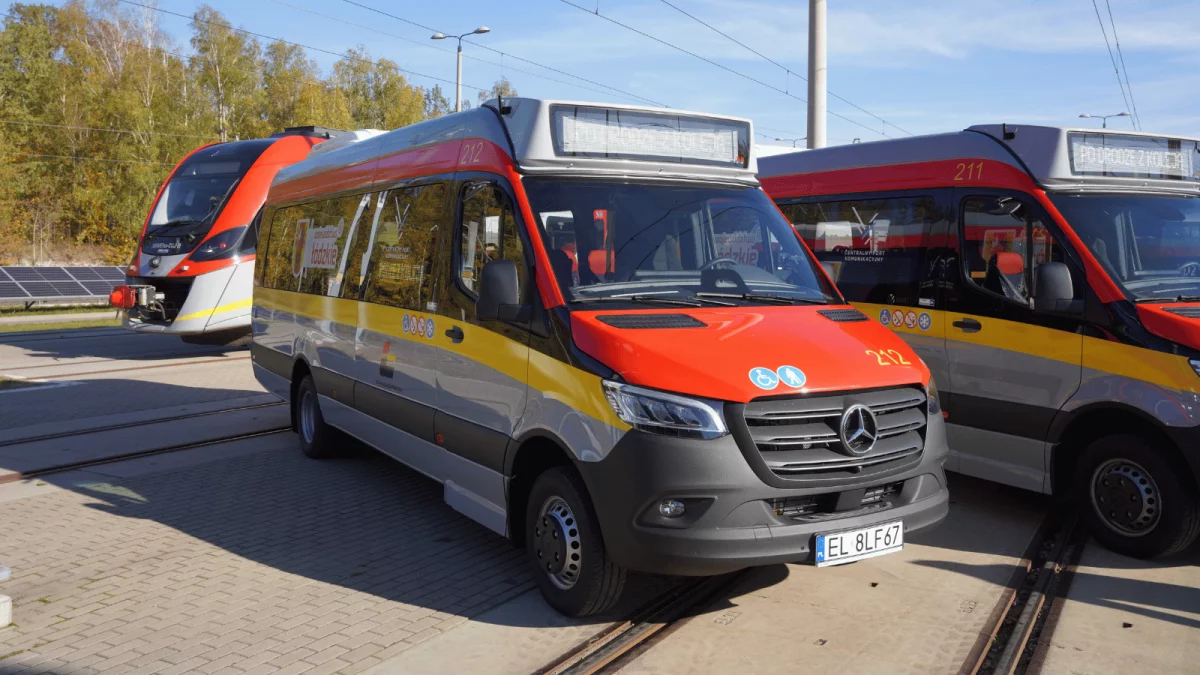 Łódzka Kolej Aglomeracyjna powiększa swoją flotę. Do przewoźnika dotarły kolejne nowe pojazdy [ZDJĘCIA] - Zdjęcie główne