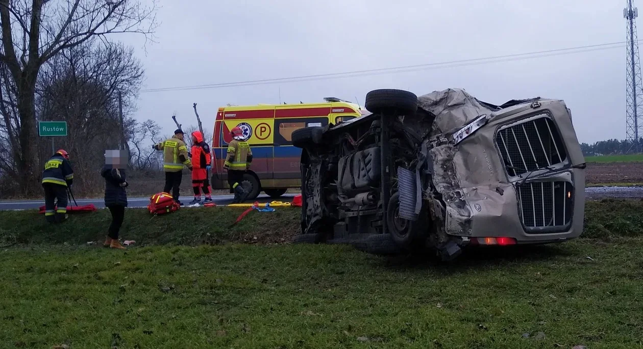 Tragiczny finał wypadku na trasie Łódź–Kutno. Zginęła młoda kobieta, sprawę bada prokuratura [zdjęcia] - Zdjęcie główne