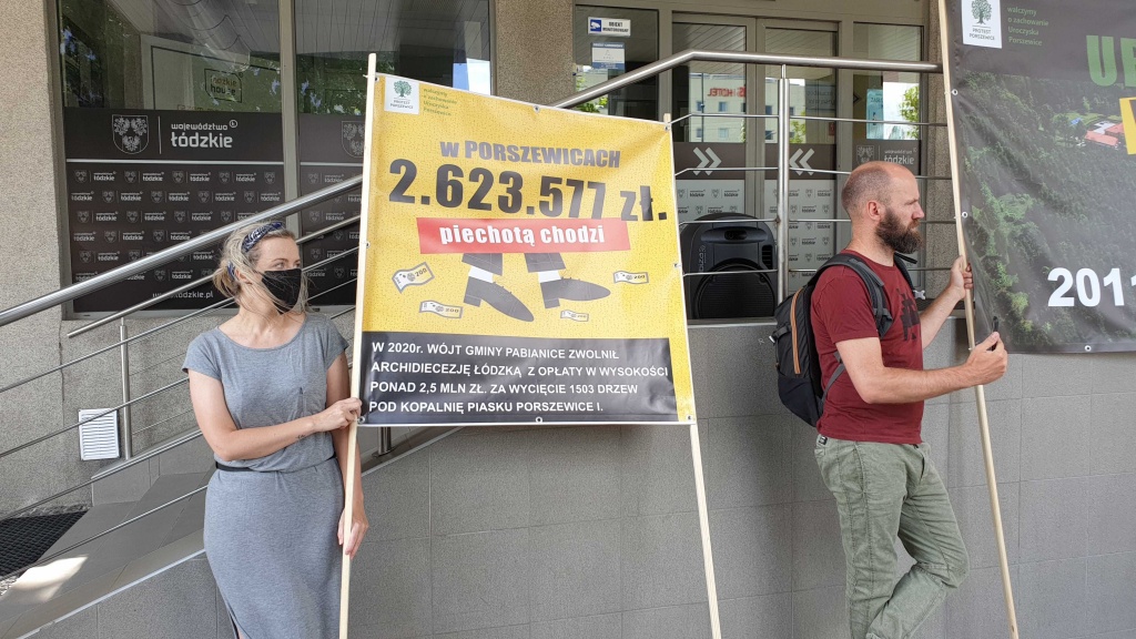 Kopalnia Porszewice. Protest w Łodzi. Mieszkańcy nie chcą kopalni w miejscu podłódzkiego lasu (fot. TuŁódź.pl)