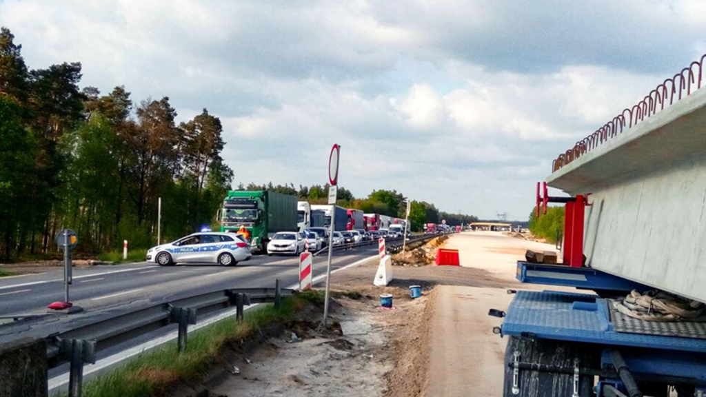 Uwaga! Kolejne zatrzymania ruchu na autostradzie A1. Planujesz podróż? Wybierz inna trasę! [ZDJĘCIA | INFORMATOR] - Zdjęcie główne