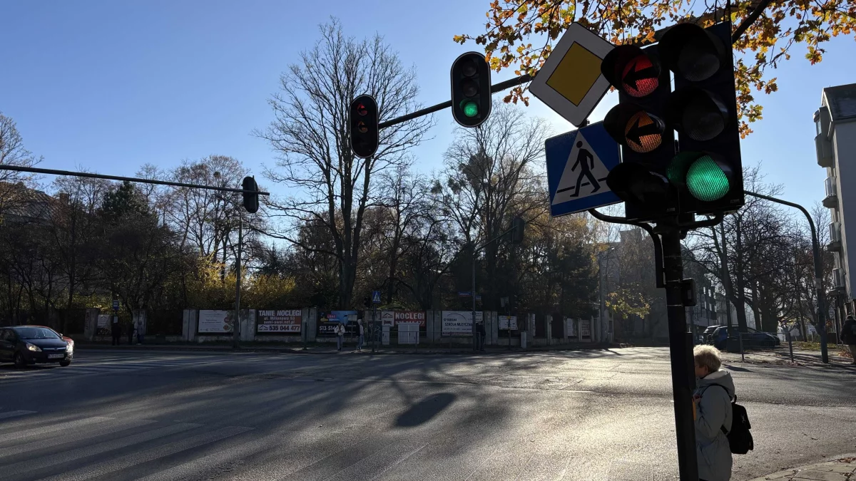 Spór o wprowadzenie sekundników na łódzkich skrzyżowaniach. Jakie argumenty padają? - Zdjęcie główne